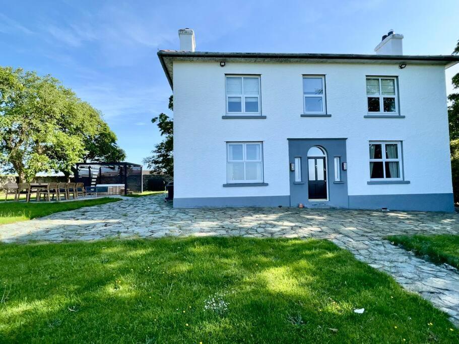 Luxurious Manor House With Sea Views - Sleeps 10 Vila Amlwch Exterior foto