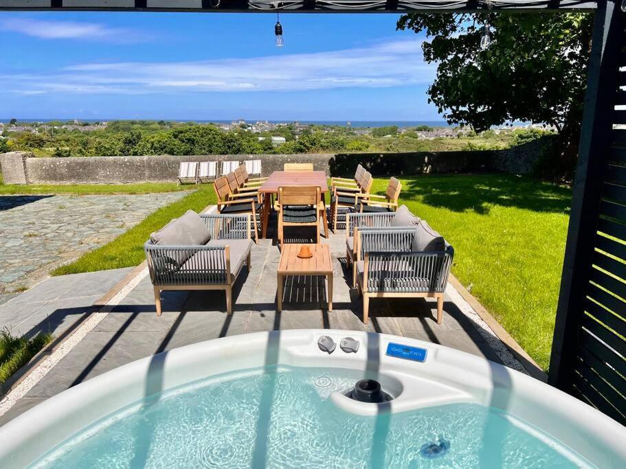 Luxurious Manor House With Sea Views - Sleeps 10 Vila Amlwch Exterior foto